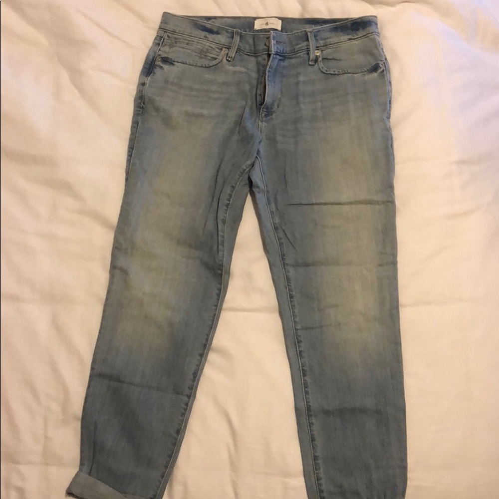 Light wash boyfriend jeans NWT